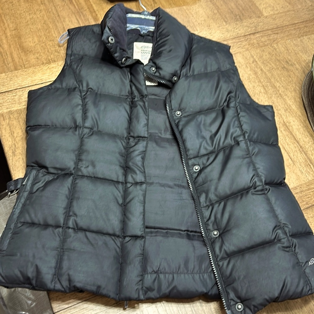 Black puffer coat: gently worn